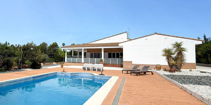 Contemporary villa located in a desirable residential area of Turis, Valencia – 0260304Hot Property