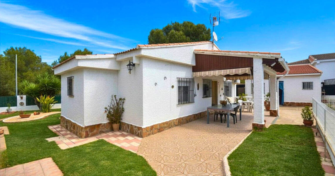 Villa for sale in Monserrat on an urbanisation, 25 mins from Valencia – 0260307