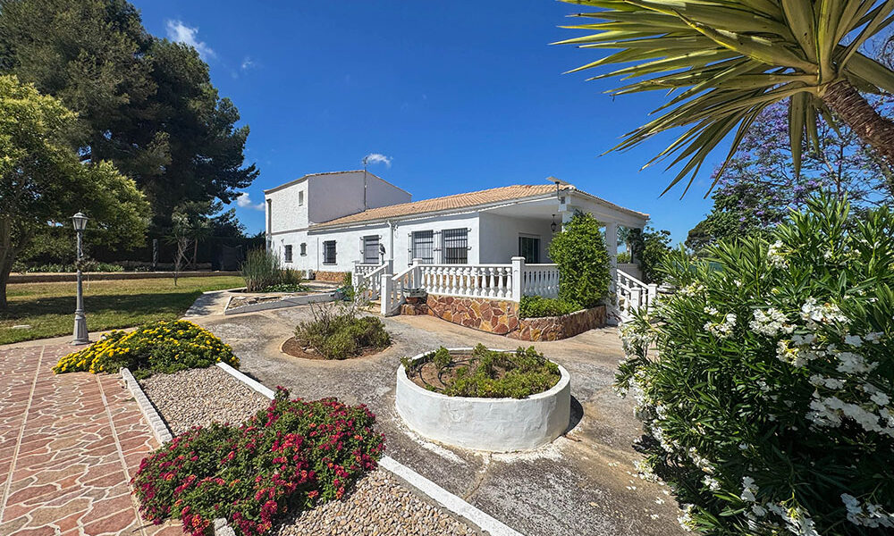 Impressive, very well-presented large villa for sale in Monserrat, just outside the town – 0260310