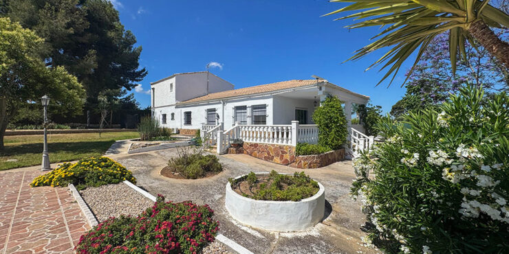 Impressive, very well-presented large villa for sale in Monserrat, just outside the town – 0260310