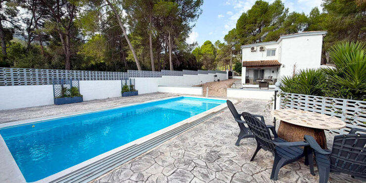 Large, modern villa for sale on the Urbanisation Llanoral, Macastre – 0260315