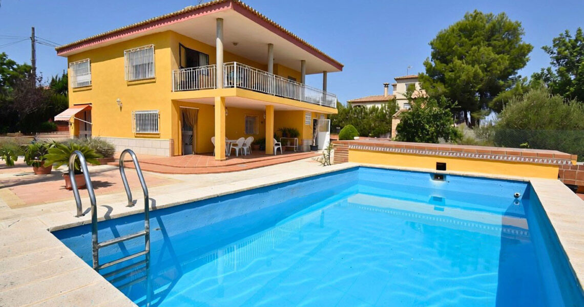 Large villa for sale, close to the town of Monserrat – 0260314