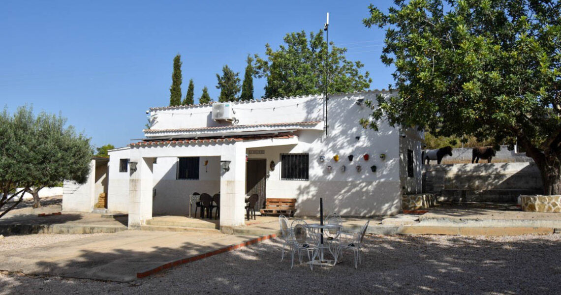 Charming chalet for sale in Montroy, Valencia with good views – 0260318