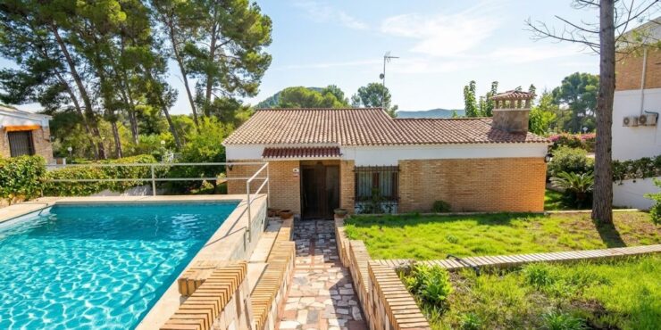 Villa for sale in Montserrat on an urbanisation close to town – 0260321