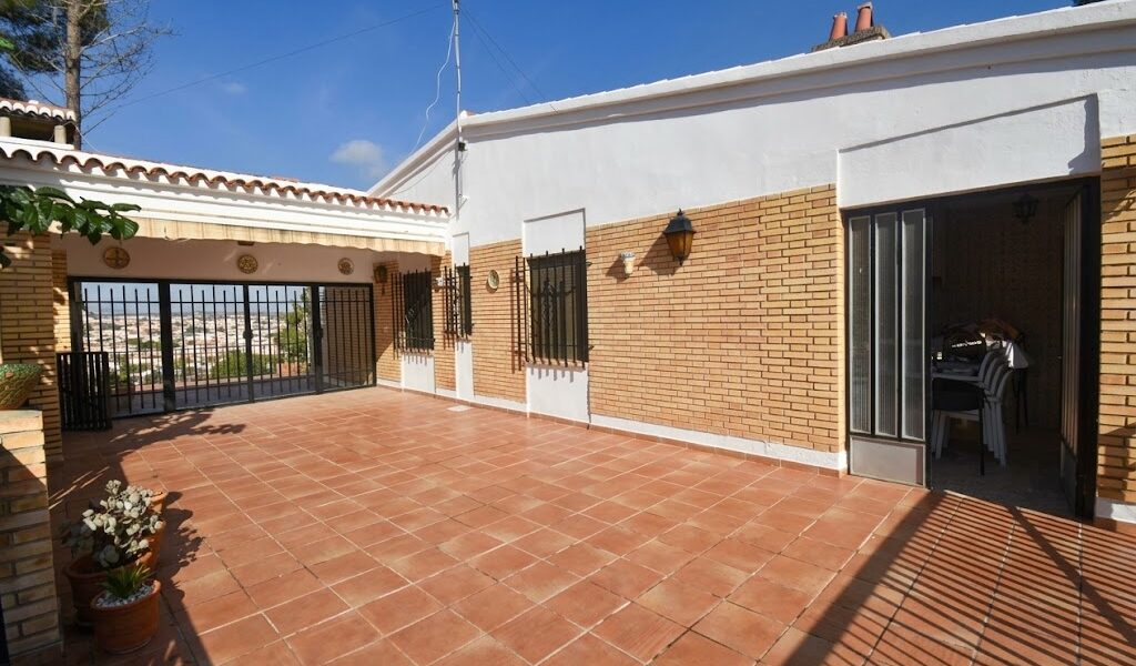 Villa for sale in Montserrat on an urbanisation close to town – 0260321